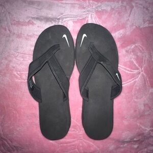 brand NWOT nike flip flops✨